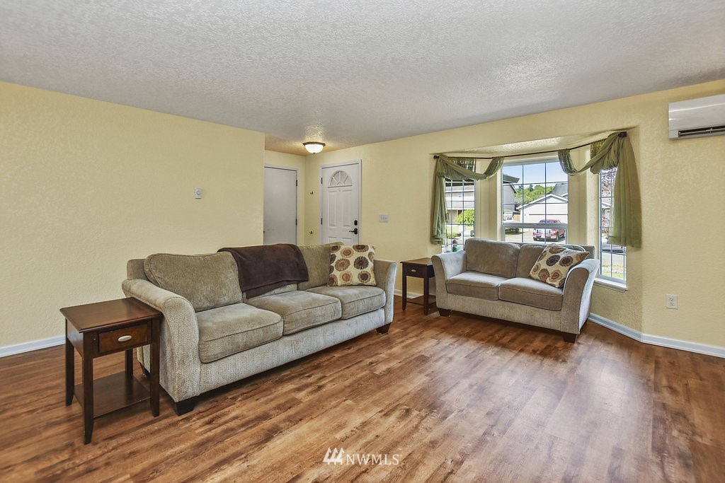 105 Mission Road Kelso, WA 98626 - Photo 3 of 20 Gallery Image 3