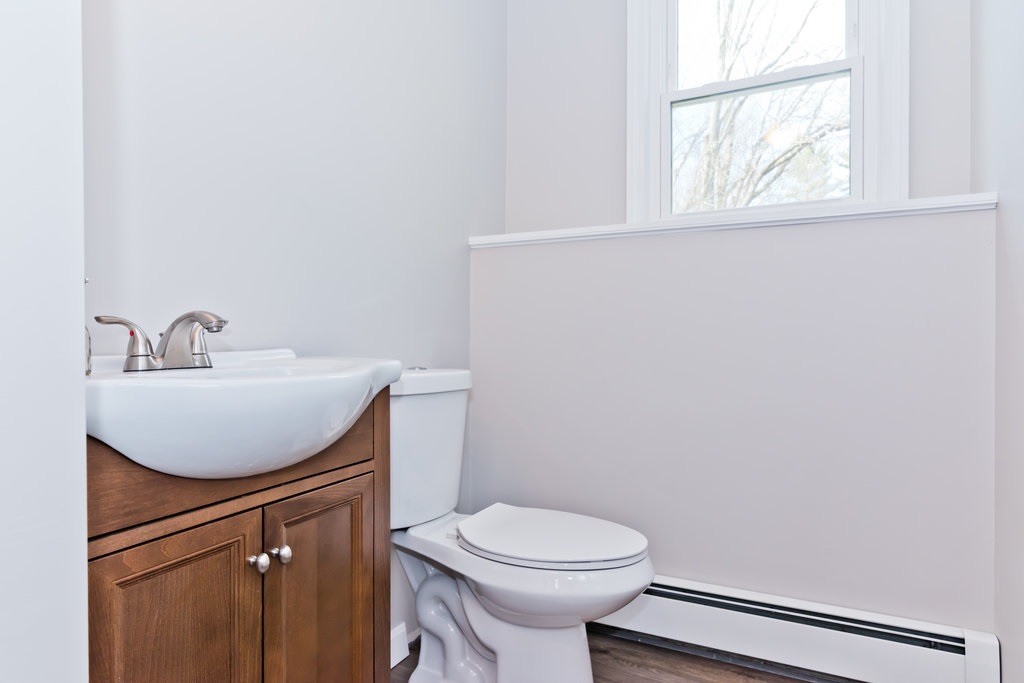 145 Londonderry Road Windham, NH 03087 - Photo 14 of 32