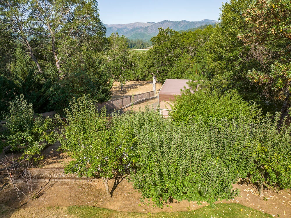 375 Oak Ranch Road Grants Pass, OR 97526 - Photo 42 of 57 43