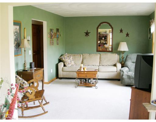 189 McCullough Road Derry, PA 15627 - Photo 8 of 13 Living Room.