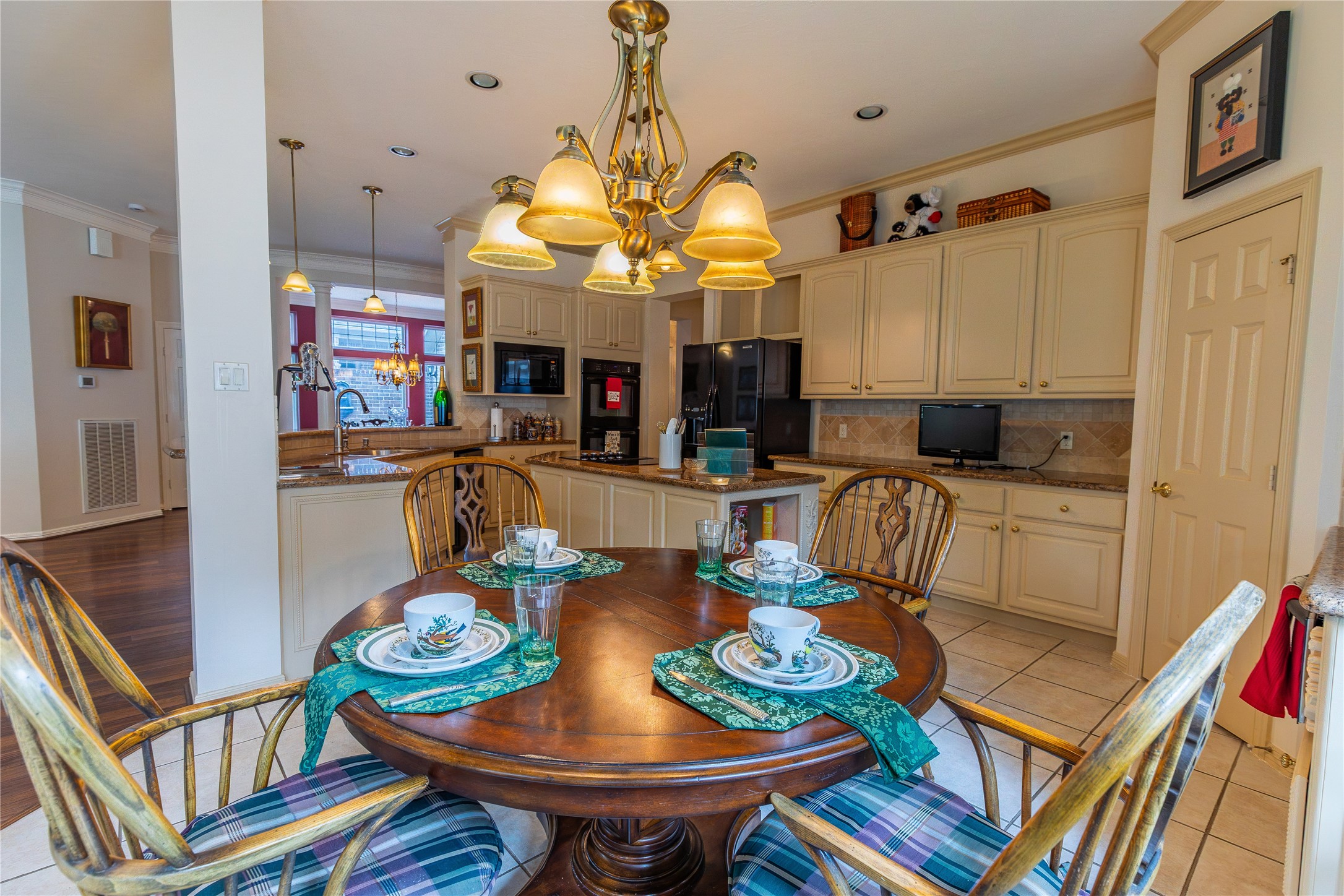 19 Palmer Green Place Spring, TX 77381 - Photo 14 of 30 Breakfast Area