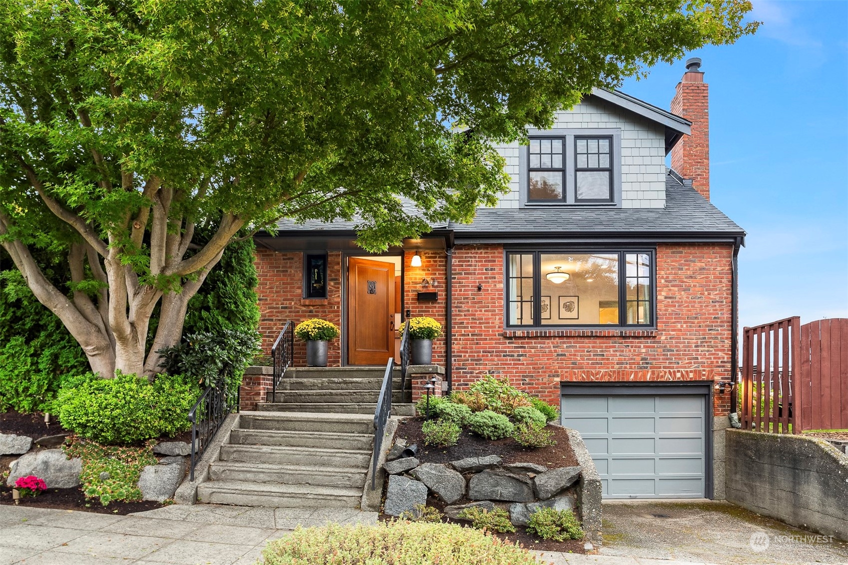 20 Armour Street Seattle, WA 98109 - Photo 2 of 34 a front view of a house with garden
