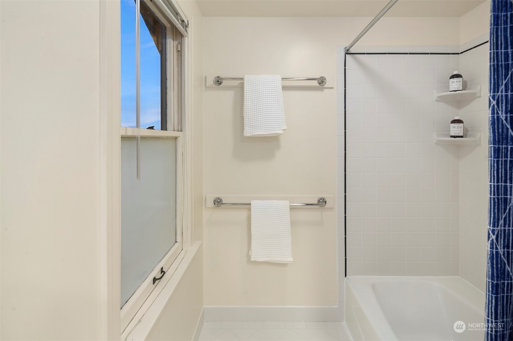 20 Armour Street Seattle, WA 98109 - Photo 21 of 34 a bathroom with a bathtub and a shower