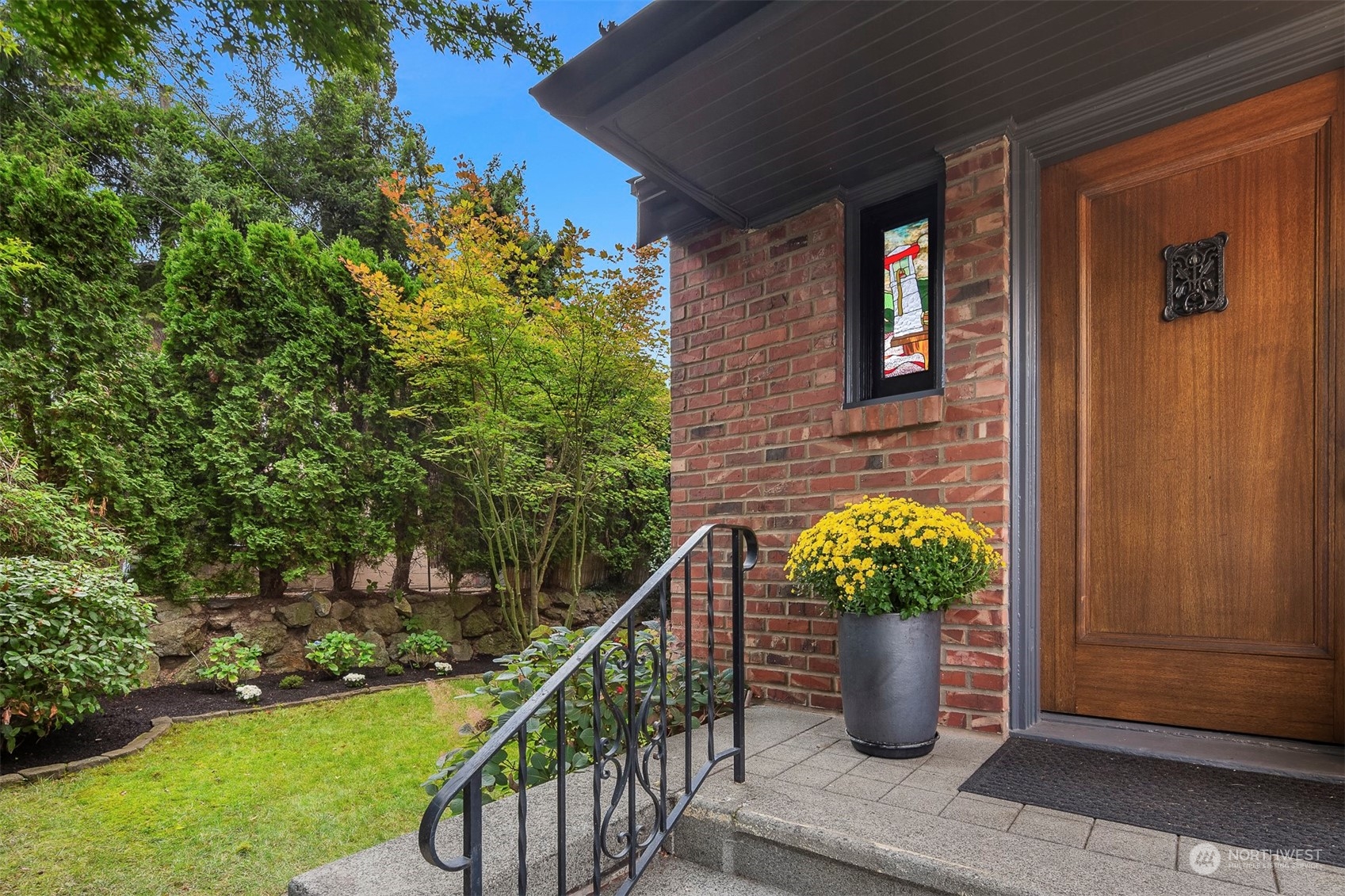 20 Armour Street Seattle, WA 98109 - Photo 28 of 34 a house with a flower garden