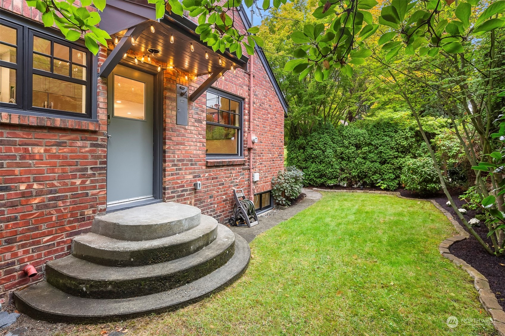 20 Armour Street Seattle, WA 98109 - Photo 29 of 34 a view of a house with backyard