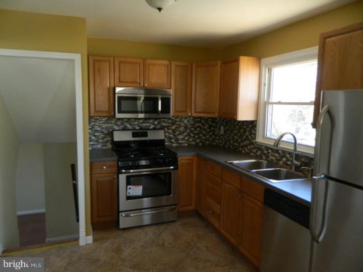 16 Spruce Road Burlington Township, NJ 08016 - Photo 6 of 20 Gallery Image 6