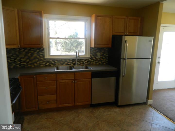 16 Spruce Road Burlington Township, NJ 08016 - Photo 8 of 20 Gallery Image 8