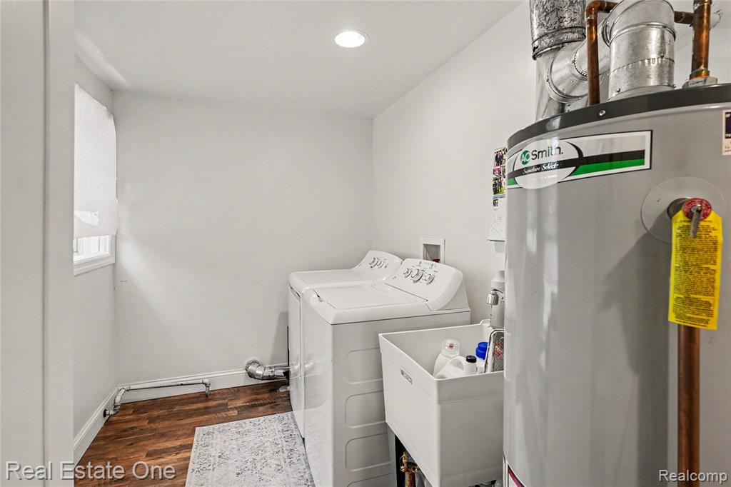 2073 Roslyn Road Grosse Pointe Woods, MI 48236 - Photo 15 of 30