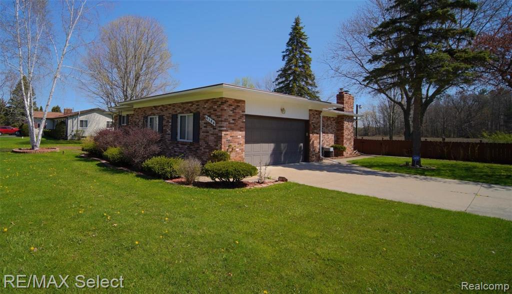 6164 Deland Road Flushing, MI 48433 - Photo 3 of 31
