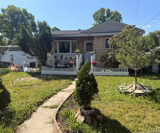 $475,000 | 50 Beatrice Drive, Shirley, NY 11967