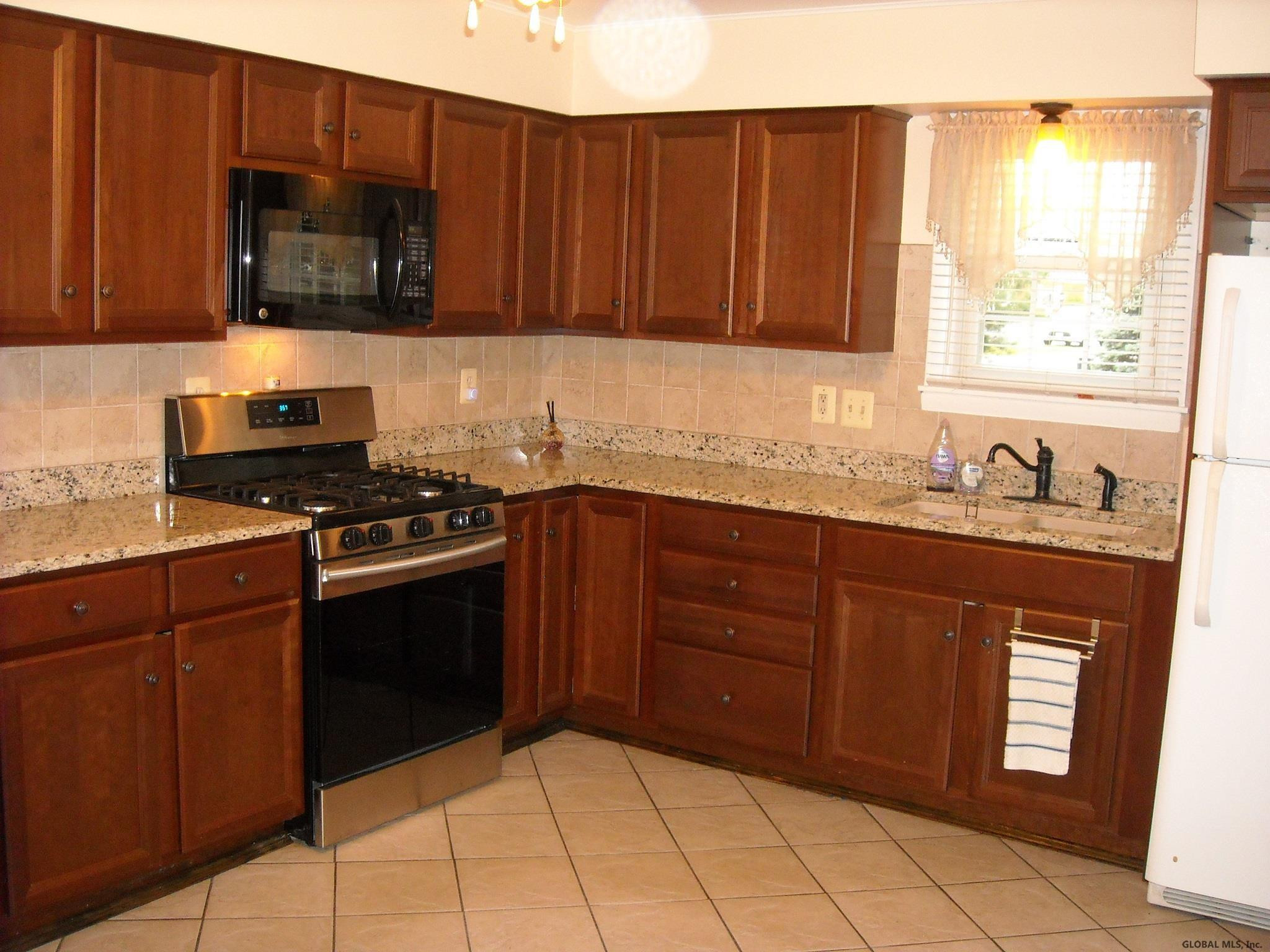 372 Kings Road Schenectady, NY 12304 - Photo 11 of 39 Photo 11