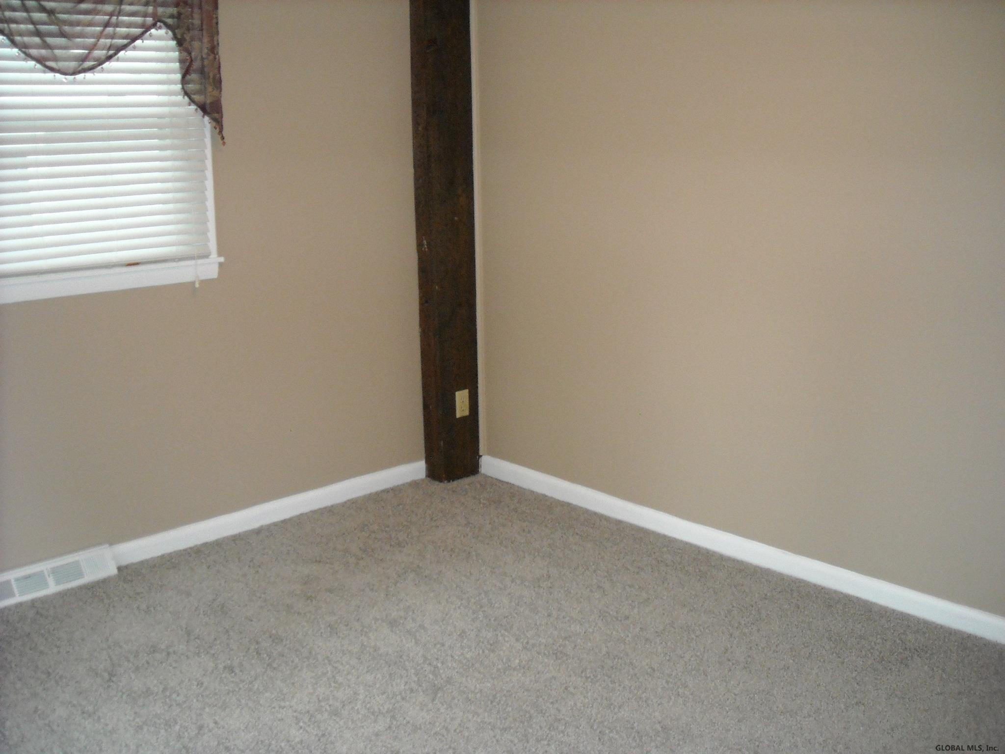 372 Kings Road Schenectady, NY 12304 - Photo 17 of 39 Photo 17