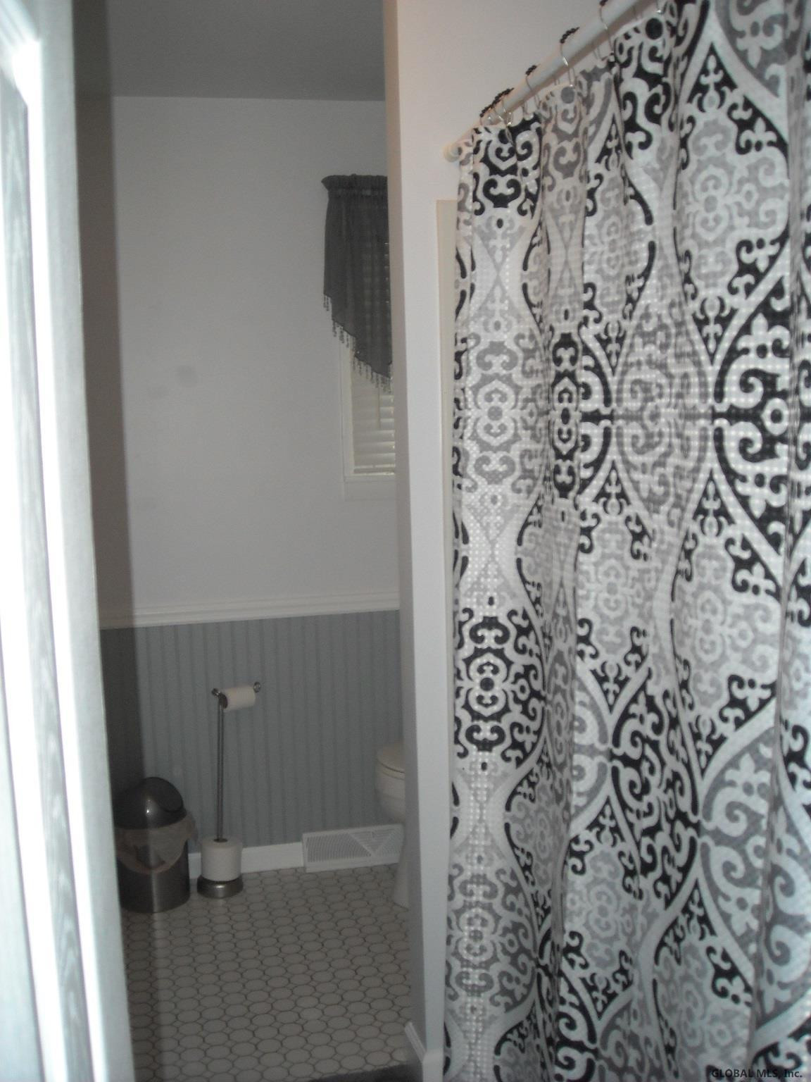 372 Kings Road Schenectady, NY 12304 - Photo 19 of 39 Photo 19