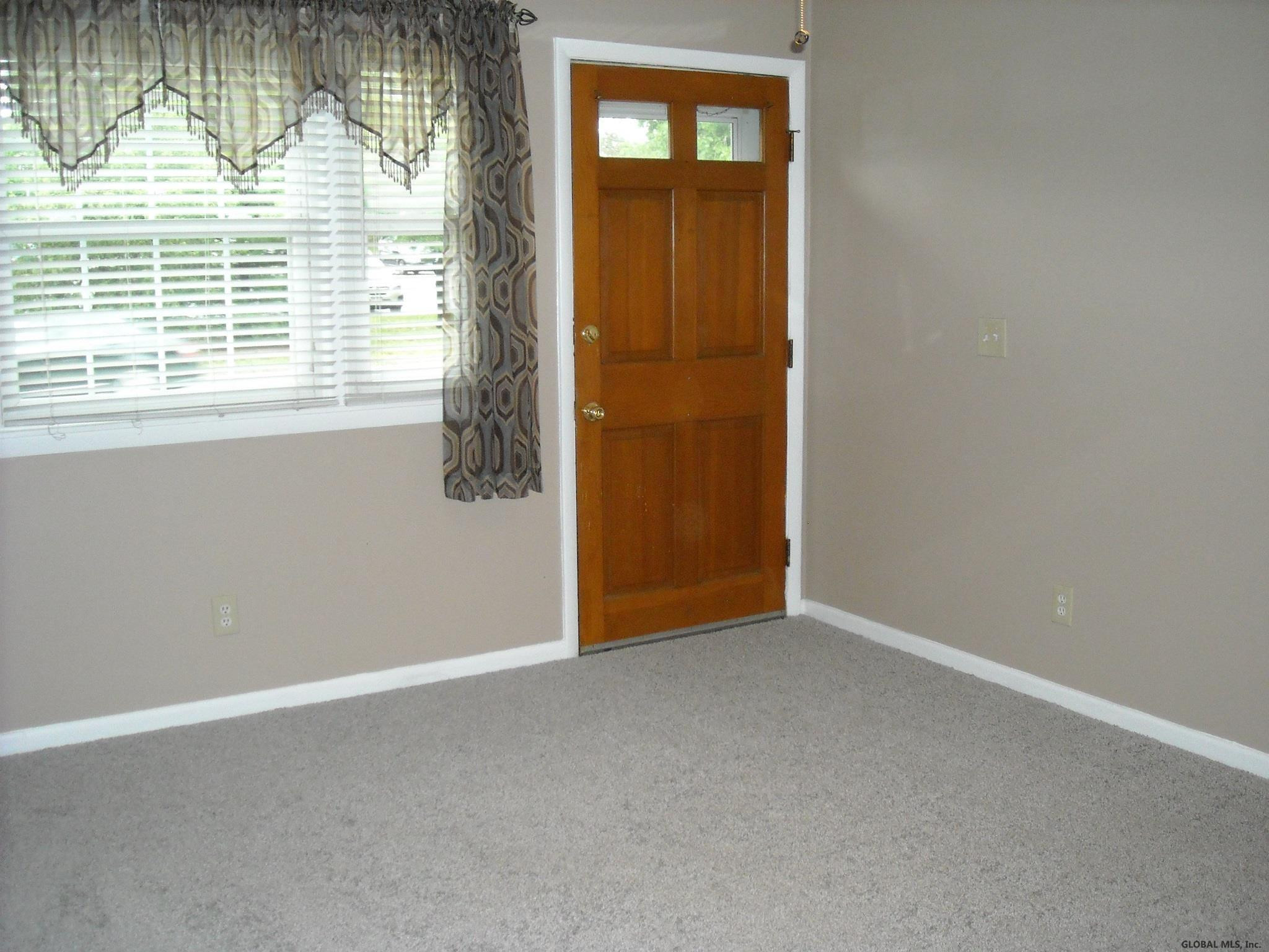 372 Kings Road Schenectady, NY 12304 - Photo 4 of 39 Photo 4