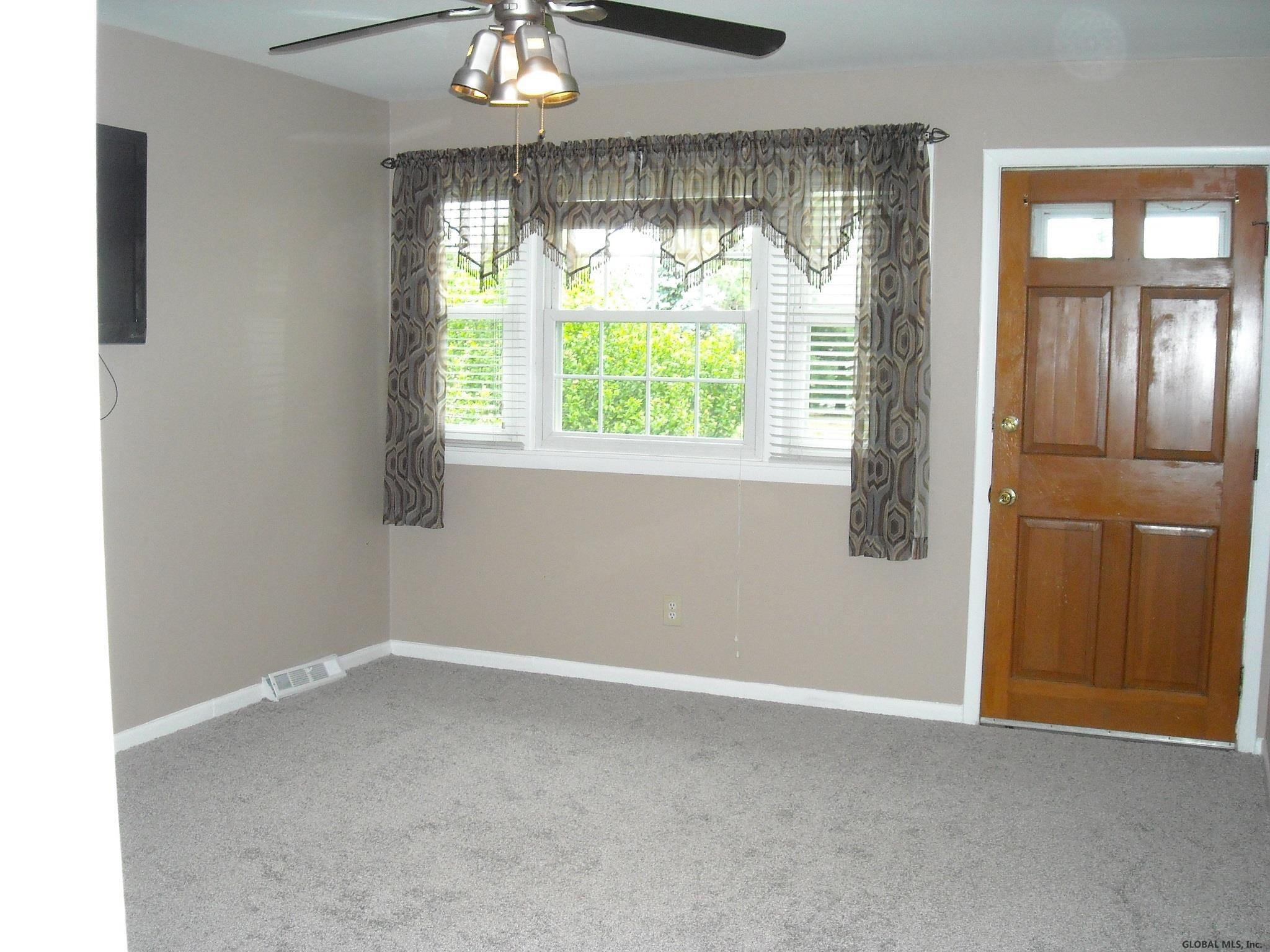 372 Kings Road Schenectady, NY 12304 - Photo 5 of 39 Photo 5