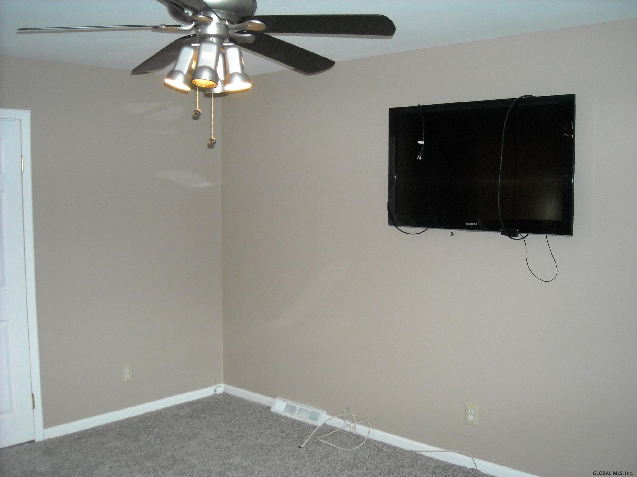 372 Kings Road Schenectady, NY 12304 - Photo 6 of 39 Photo 6