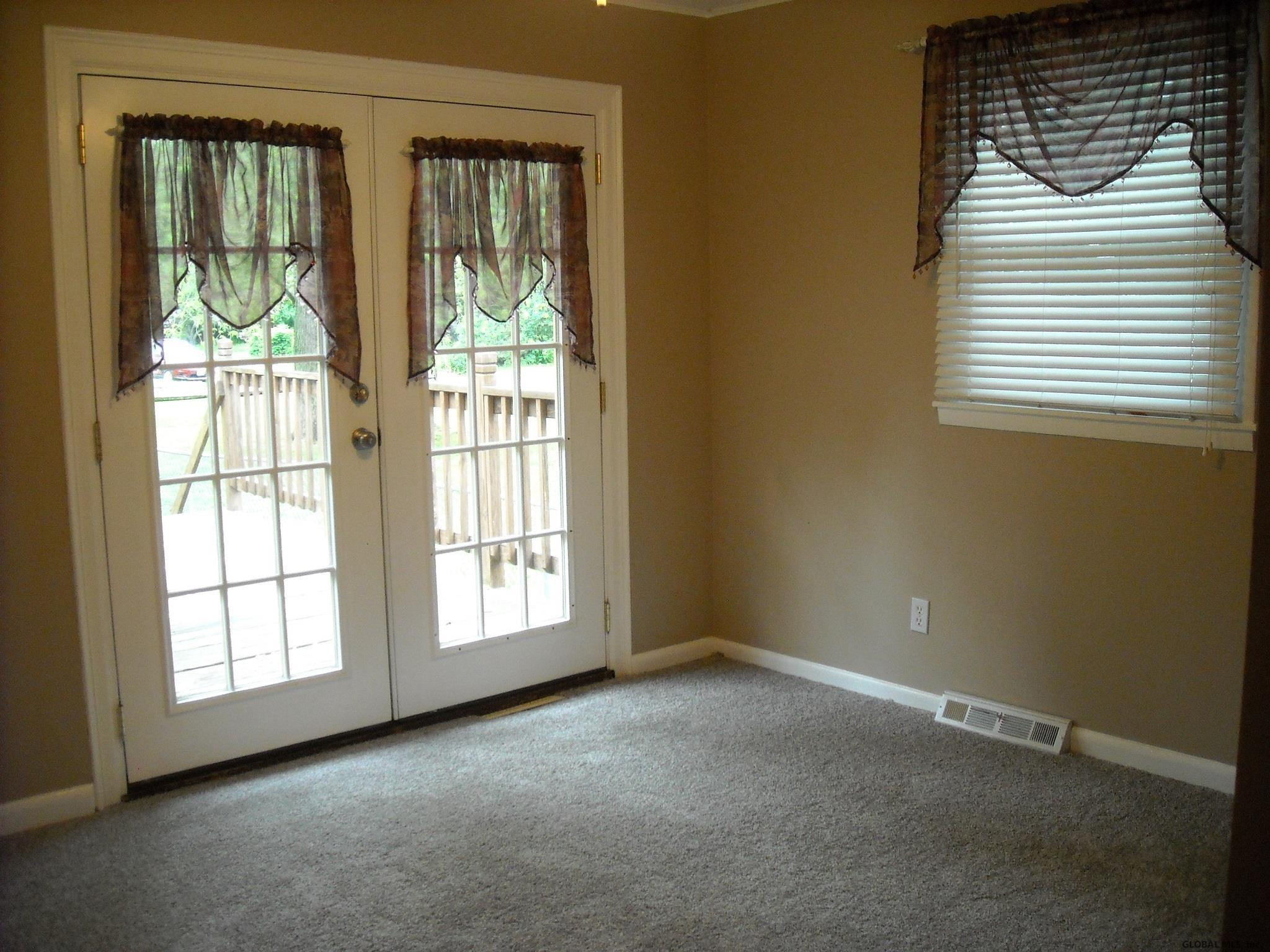 372 Kings Road Schenectady, NY 12304 - Photo 8 of 39 Photo 8