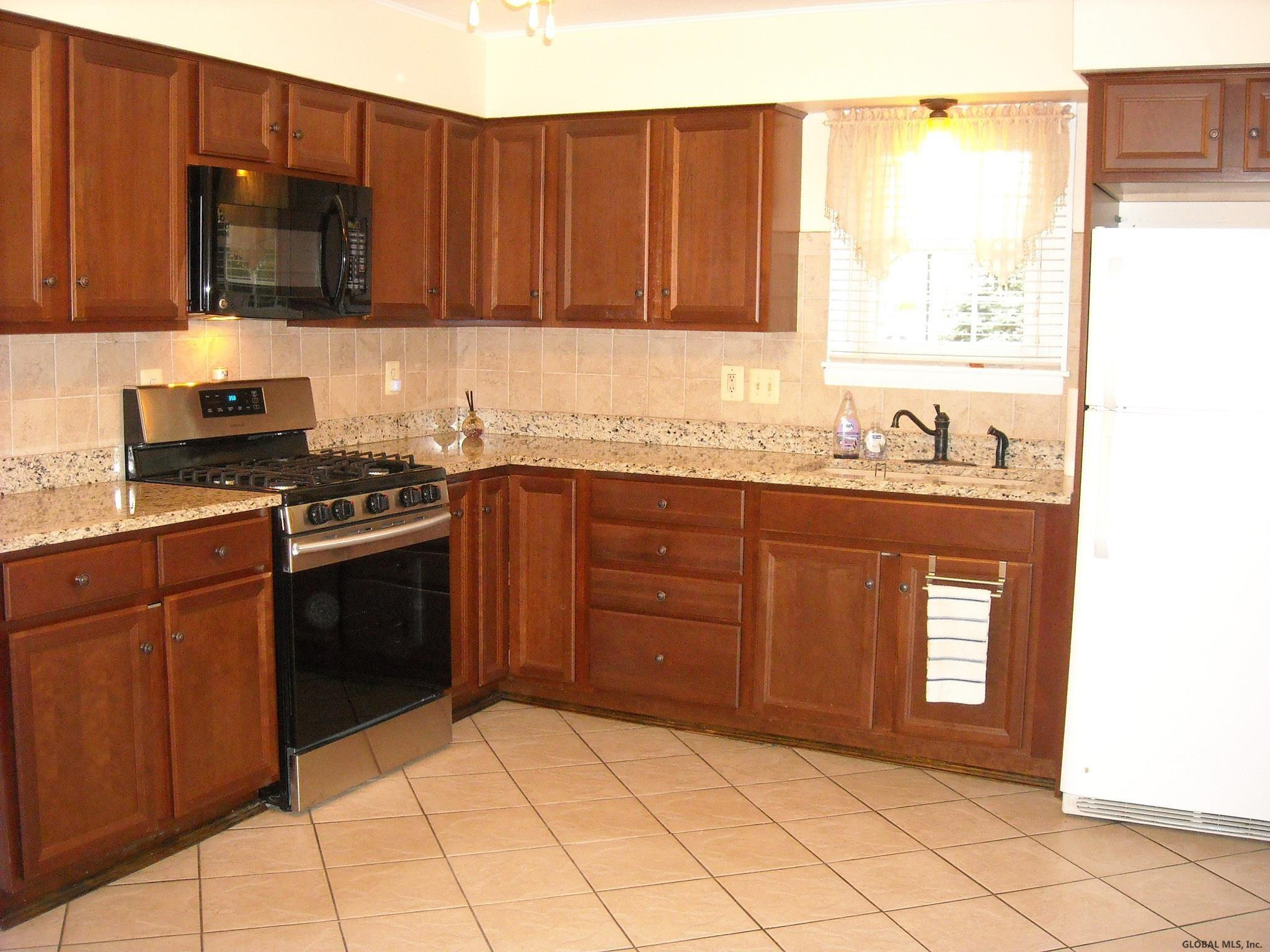 372 Kings Road Schenectady, NY 12304 - Photo 9 of 39 Photo 9