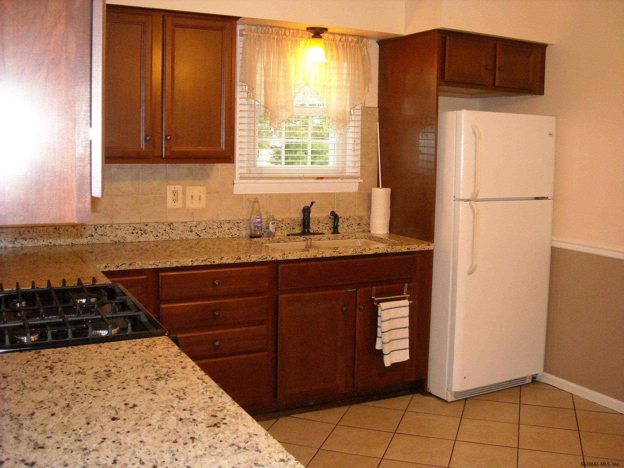372 Kings Road Schenectady, NY 12304 - Photo 10 of 39 Photo 10