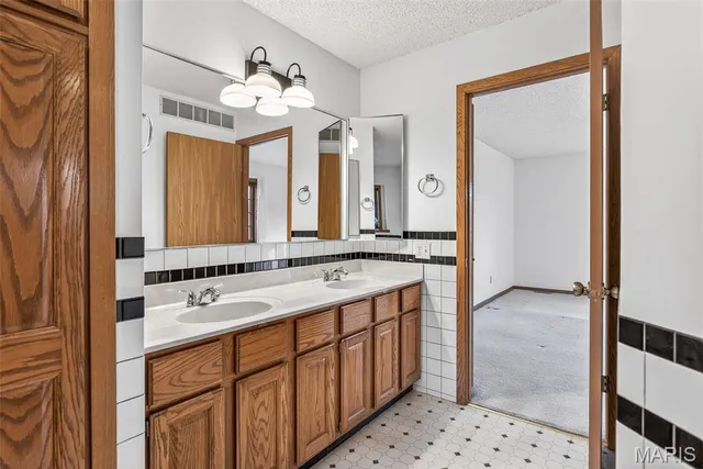 $450,000 | 5171 Waters Edge Drive, Hillsboro, MO 63050