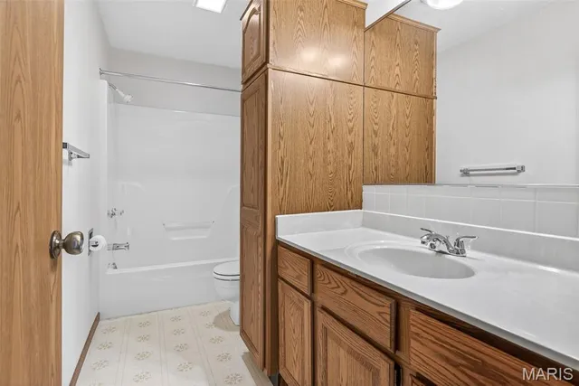 $450,000 | 5171 Waters Edge Drive, Hillsboro, MO 63050