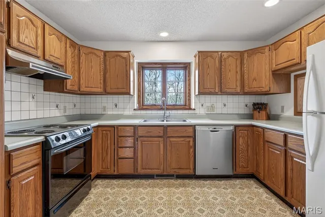 $450,000 | 5171 Waters Edge Drive, Hillsboro, MO 63050