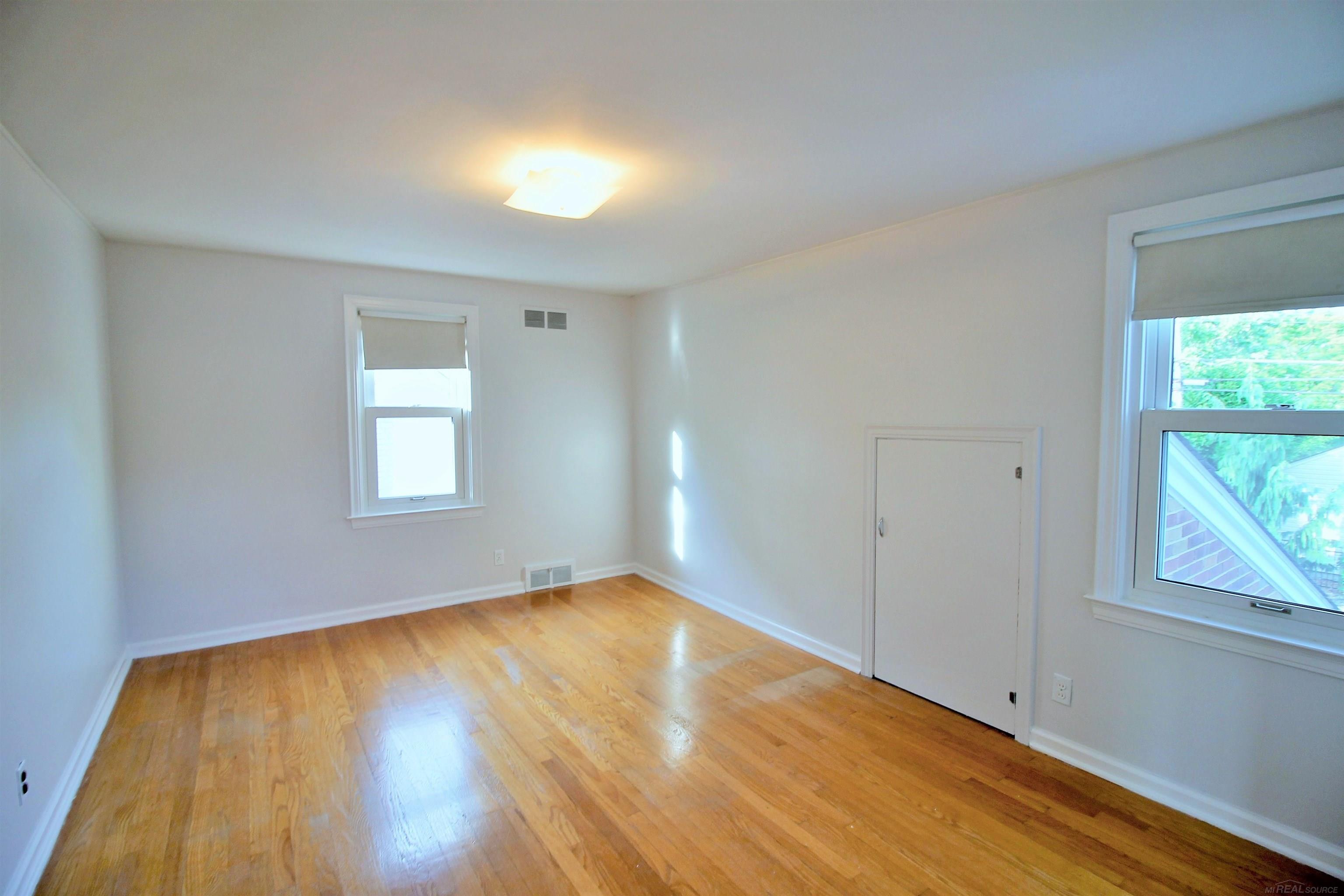 1018 Nottingham Road Grosse Pointe, MI 48230 - Photo 26 of 59 50088890-25.JPG