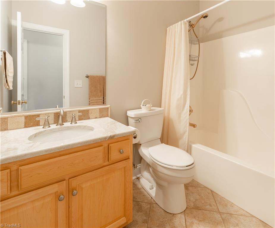 3860 Waterview Road High Point, NC 27265 - Photo 20 of 30 Main Level Bath for Guest