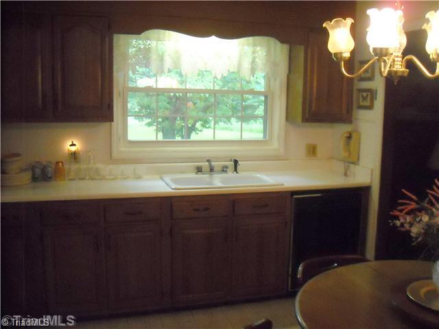 500 Lanier Road Lexington, NC 27295 - Photo 2 of 12 Kitchen.