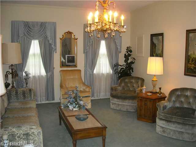 500 Lanier Road Lexington, NC 27295 - Photo 4 of 12 Den/Family/Great Room.