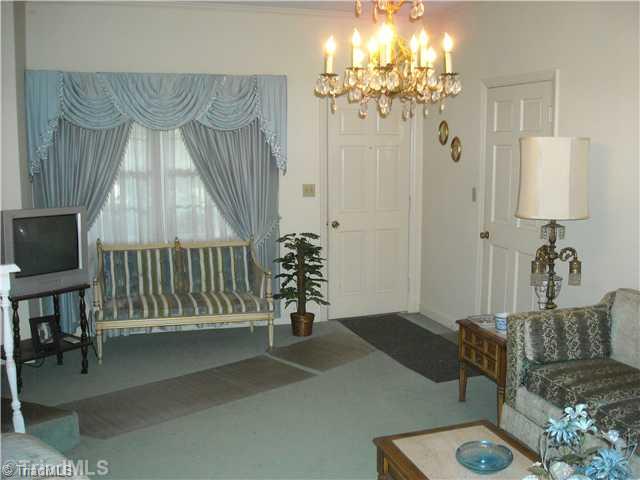 500 Lanier Road Lexington, NC 27295 - Photo 5 of 12 Den/Family/Great Room.