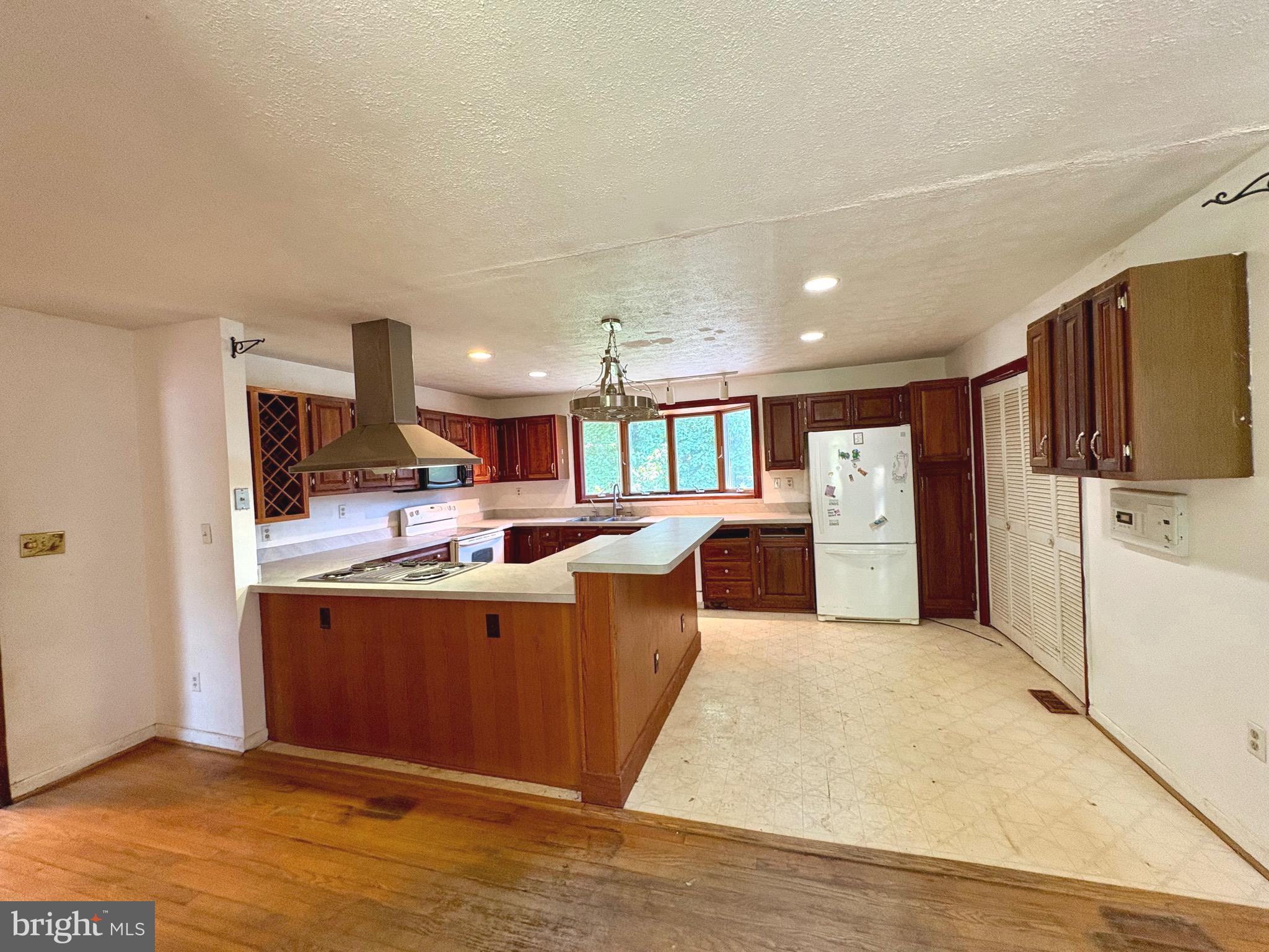 4215 Buffalo Road Mount Airy, MD 21771 - Photo 2 of 44 a living room with stainless steel appliances kitchen island granite countertop a refrigerator and a stove top oven