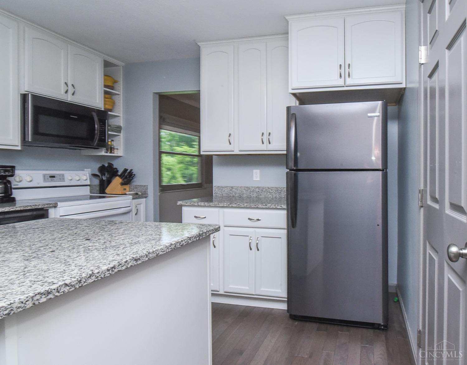 8160 Forest Road Cincinnati, OH 45255 - Photo 2 of 44