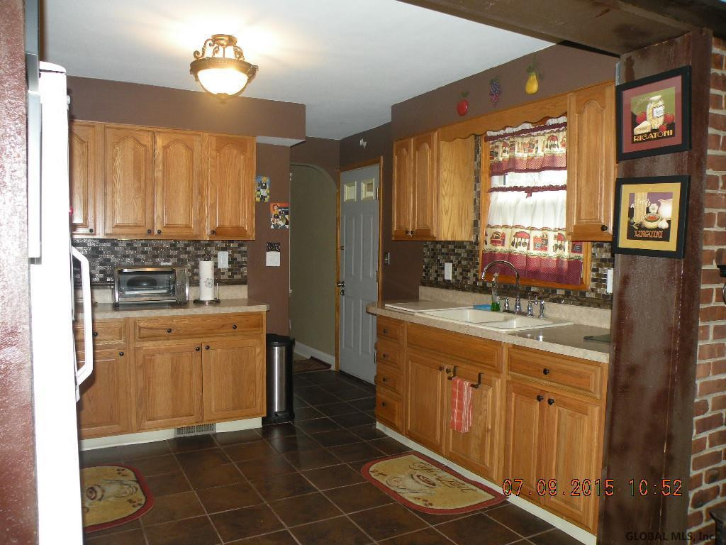 766 Curry Road Rotterdam, NY 12306 - Photo 4 of 17 Photo 4