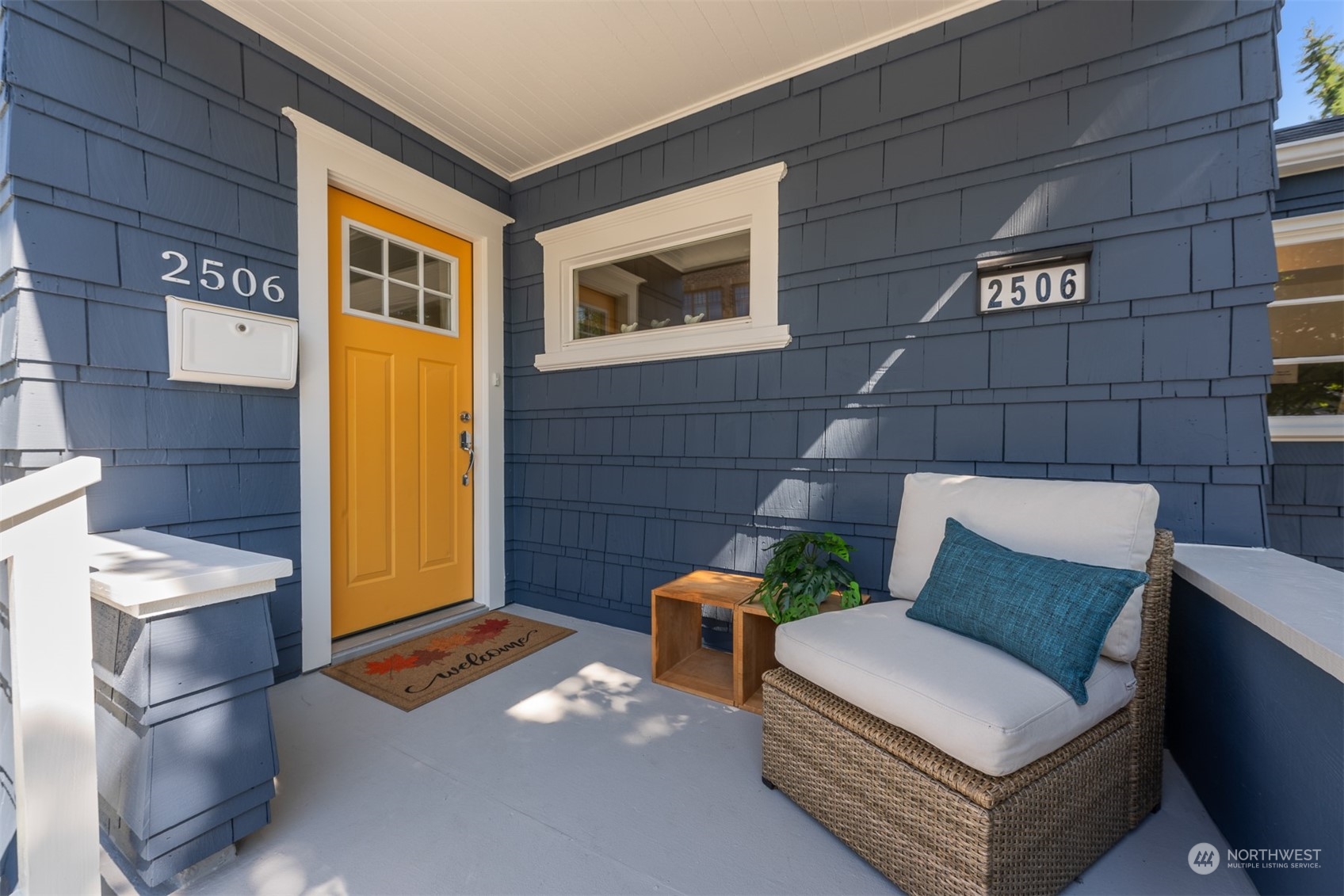 a view of a patio with open kitchen