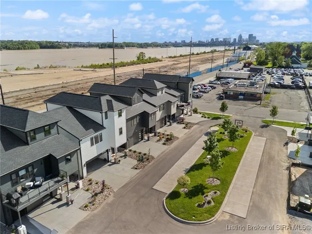 $715,000 | 104 Howard Lane, Jeffersonville, IN 47130