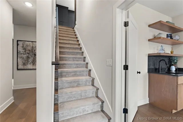 $715,000 | 104 Howard Lane, Jeffersonville, IN 47130