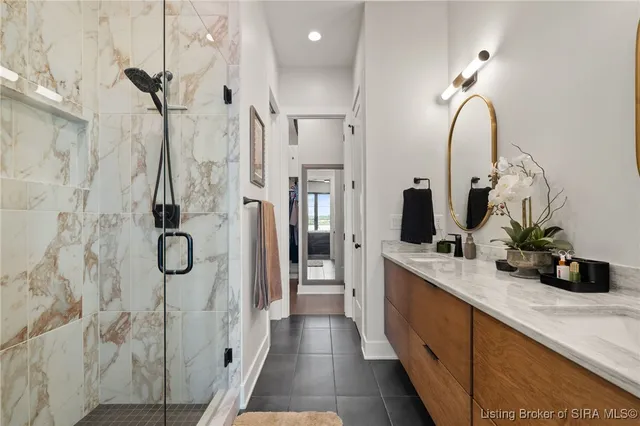 $715,000 | 104 Howard Lane, Jeffersonville, IN 47130