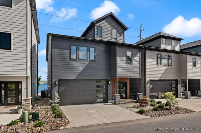 $715,000 | 104 Howard Lane, Jeffersonville, IN 47130