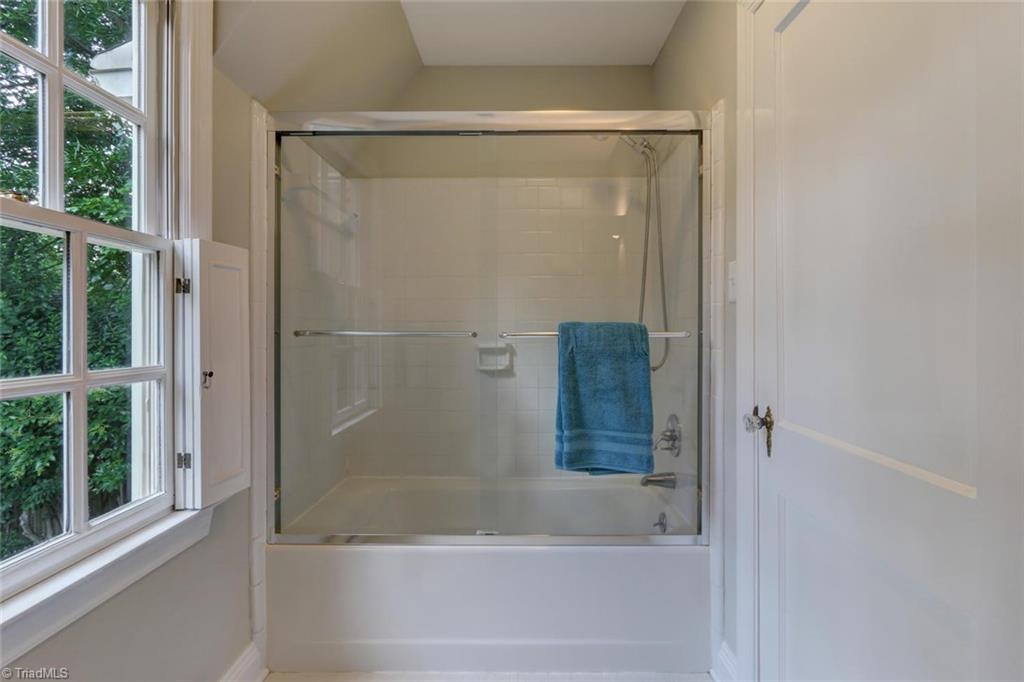1802 Rolling Road Greensboro, NC 27403 - Photo 18 of 30 Gallery Image 18