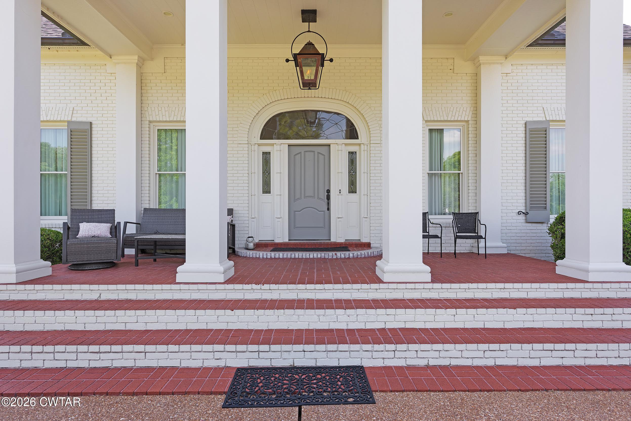 58 Huntington Place Jackson, TN 38305 - Photo 8 of 38 a front view of a house with entryway