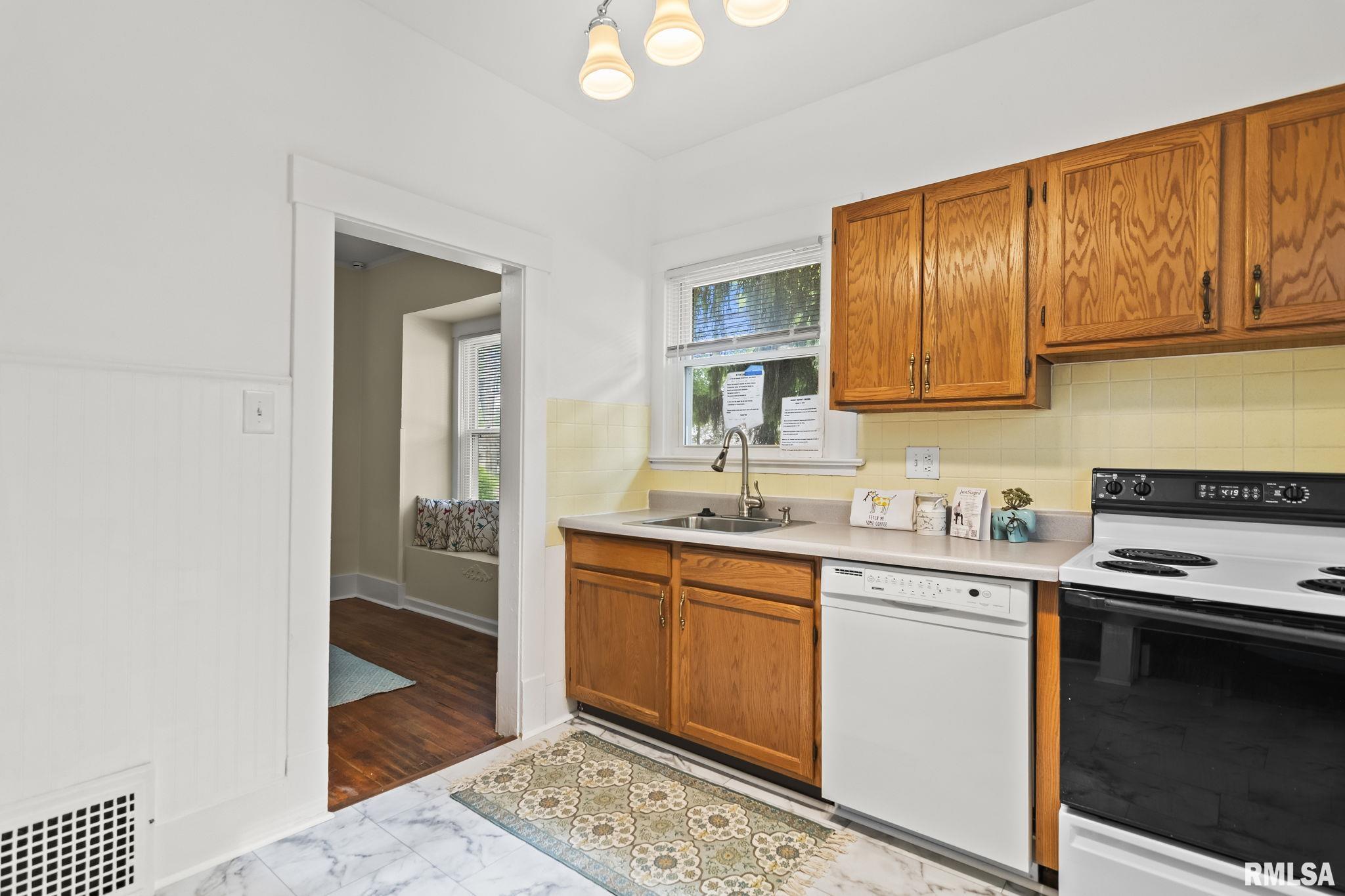 1941 South Whittier Avenue Springfield, IL 62704 - Photo 9 of 29