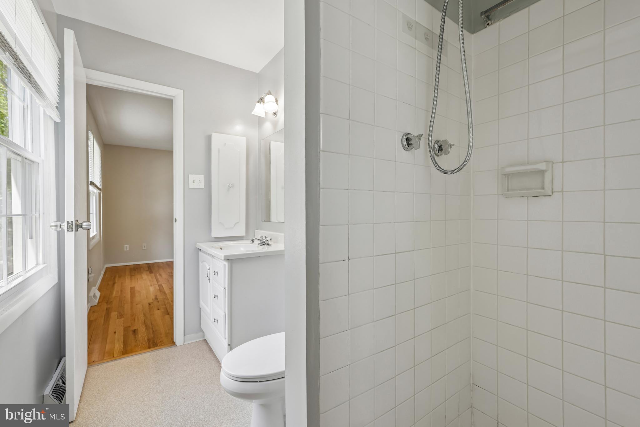 5233 Eliots Oak Road Columbia, MD 21044 - Photo 21 of 51 Bathroom