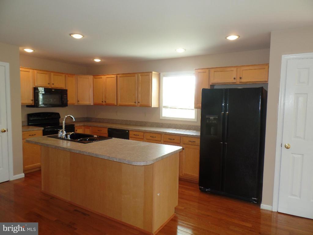 381 Quail Run Road Summit Point, WV 25446 - Photo 11 of 27 Kitchen