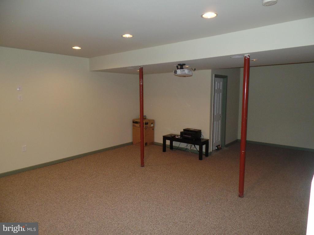 381 Quail Run Road Summit Point, WV 25446 - Photo 23 of 27 Family Room