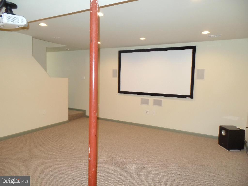 381 Quail Run Road Summit Point, WV 25446 - Photo 24 of 27 Family Room