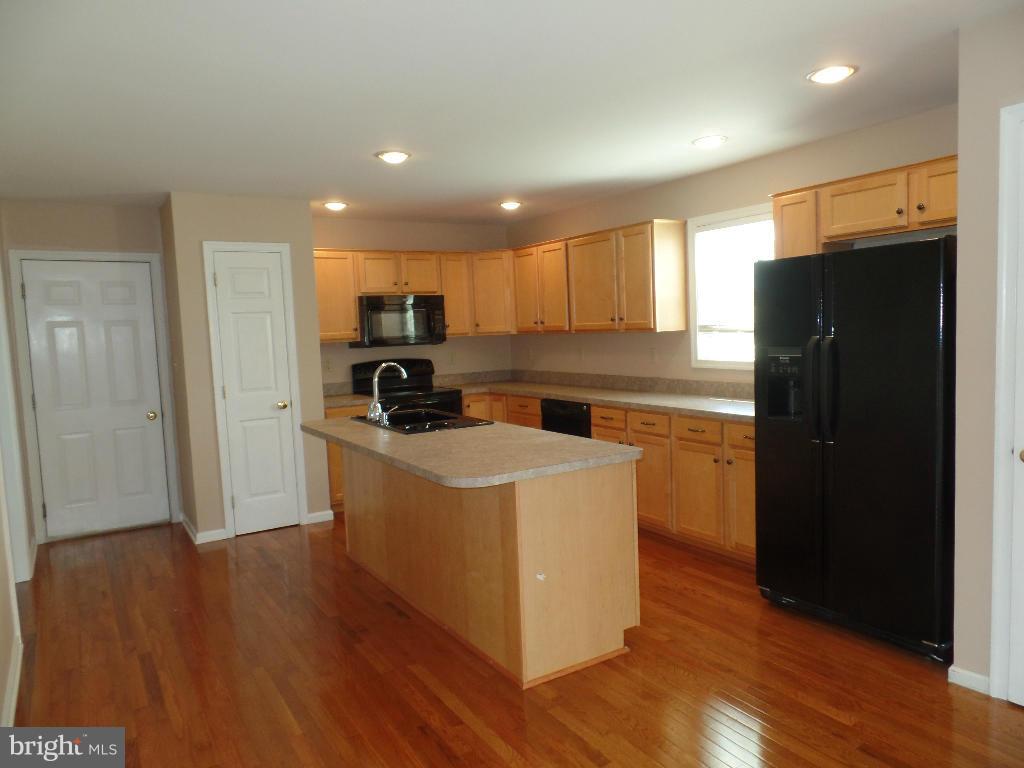 381 Quail Run Road Summit Point, WV 25446 - Photo 10 of 27 Kitchen