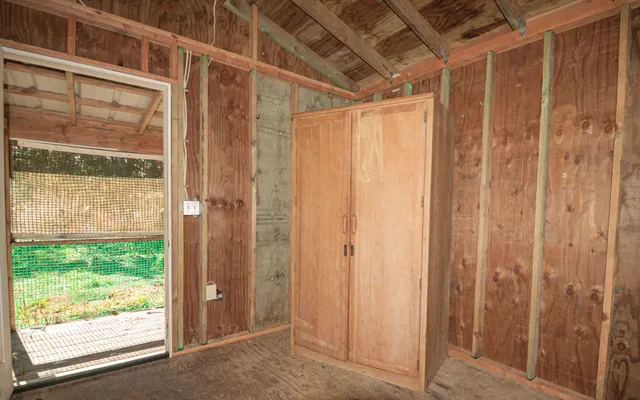 a view of a back yard