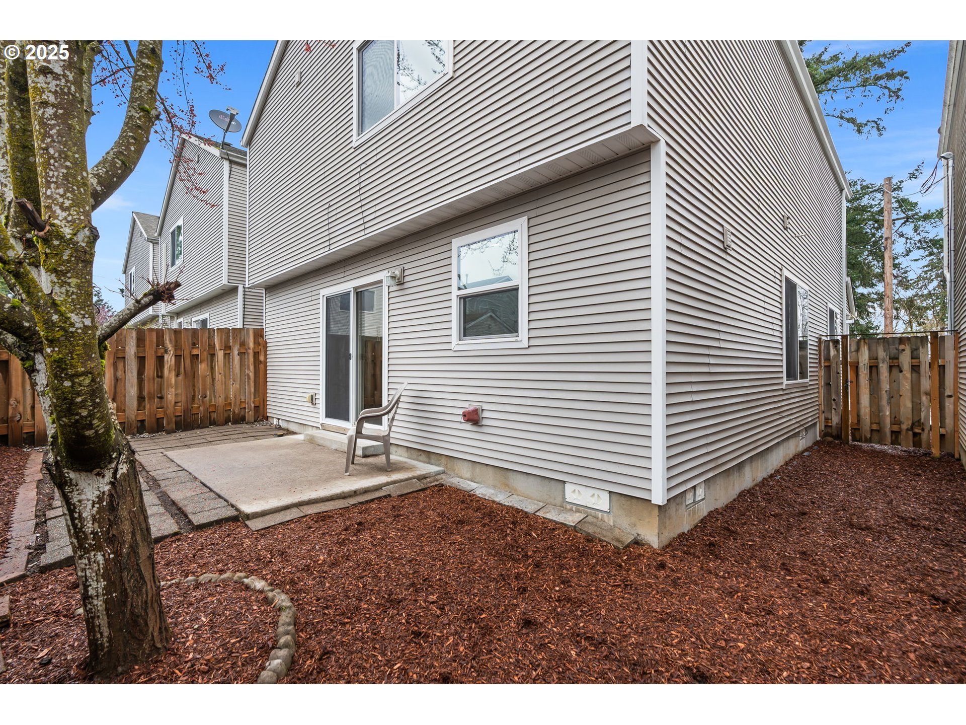 11938 Southeast Market Street Portland, OR 97216 - Photo 24 of 28 a backyard of a house