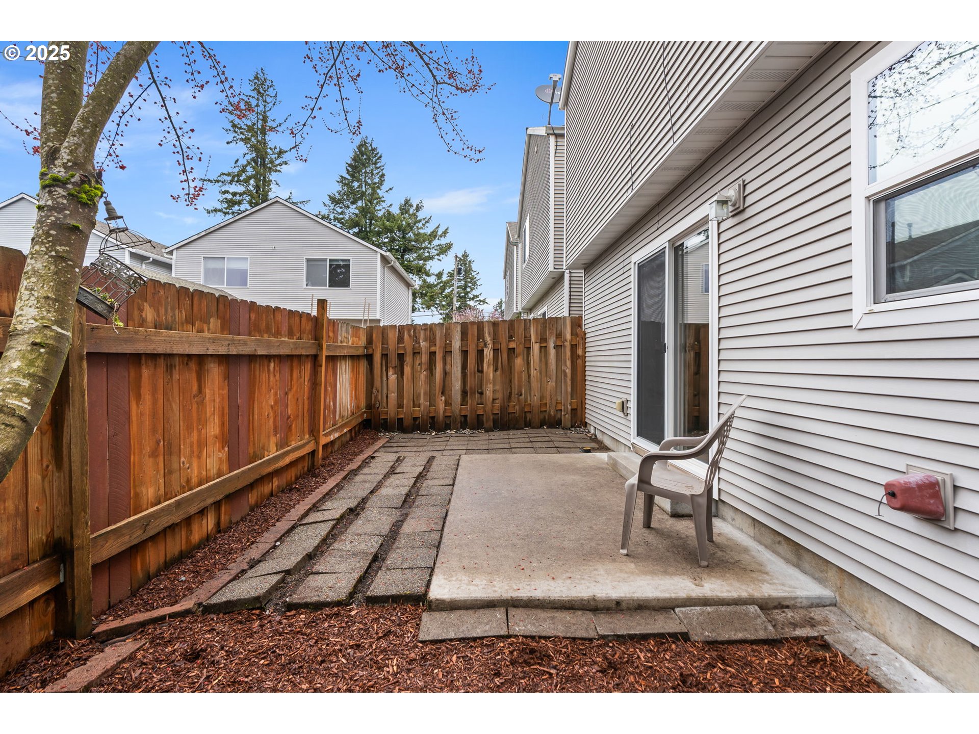 11938 Southeast Market Street Portland, OR 97216 - Photo 25 of 28 a view of outdoor space with seating